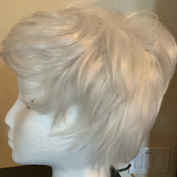 Wig - Picture 5 of 6